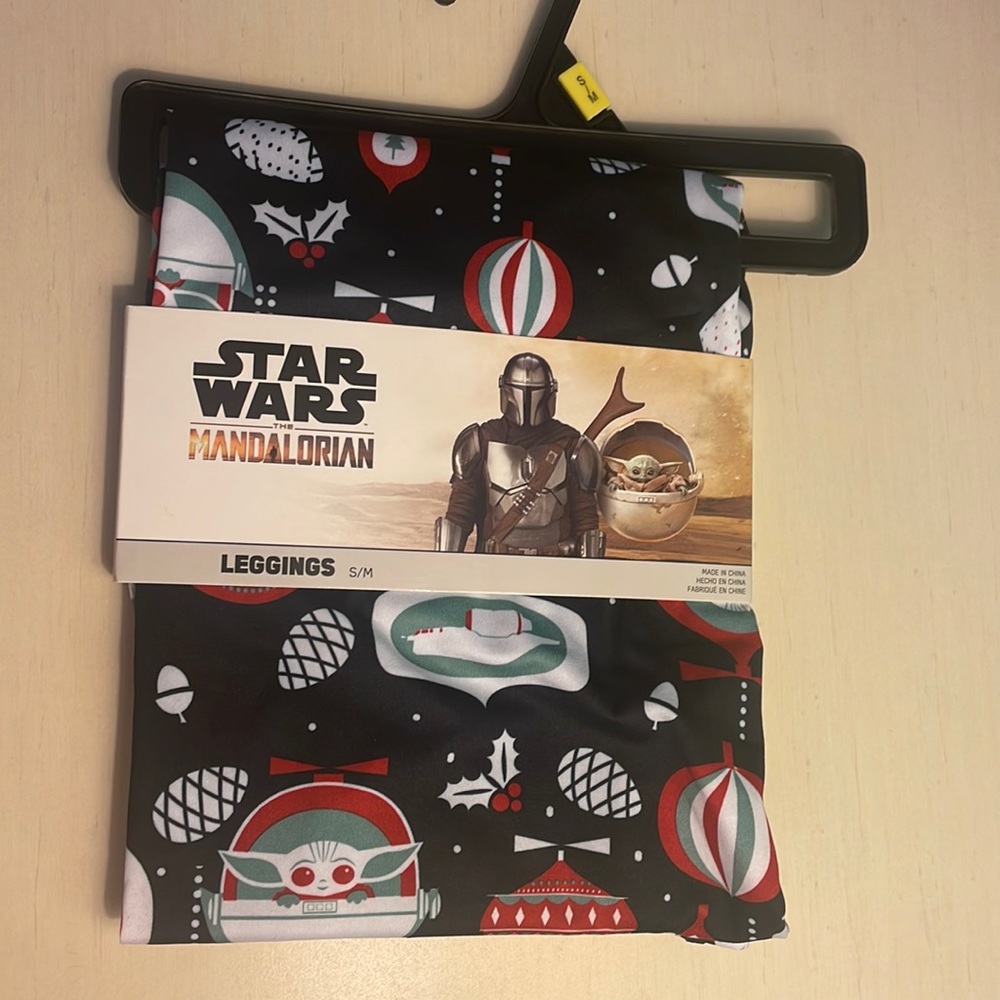 Baby Yoda Manadalorian Christmas Leggings